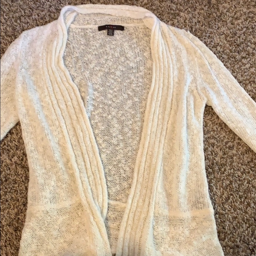White knit cardigan DISCOUNTED due to small tear!